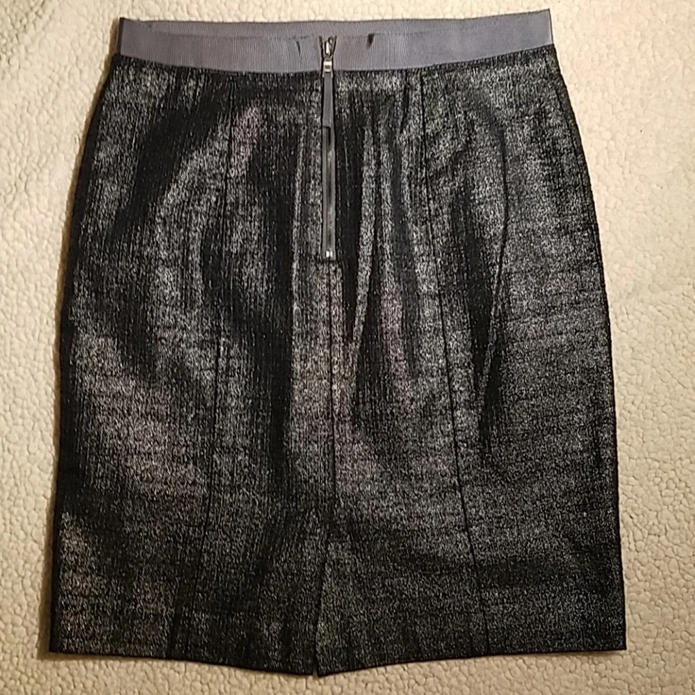 Ann Taylor LOFT Silver & Black Shiny Skirt Sz 4